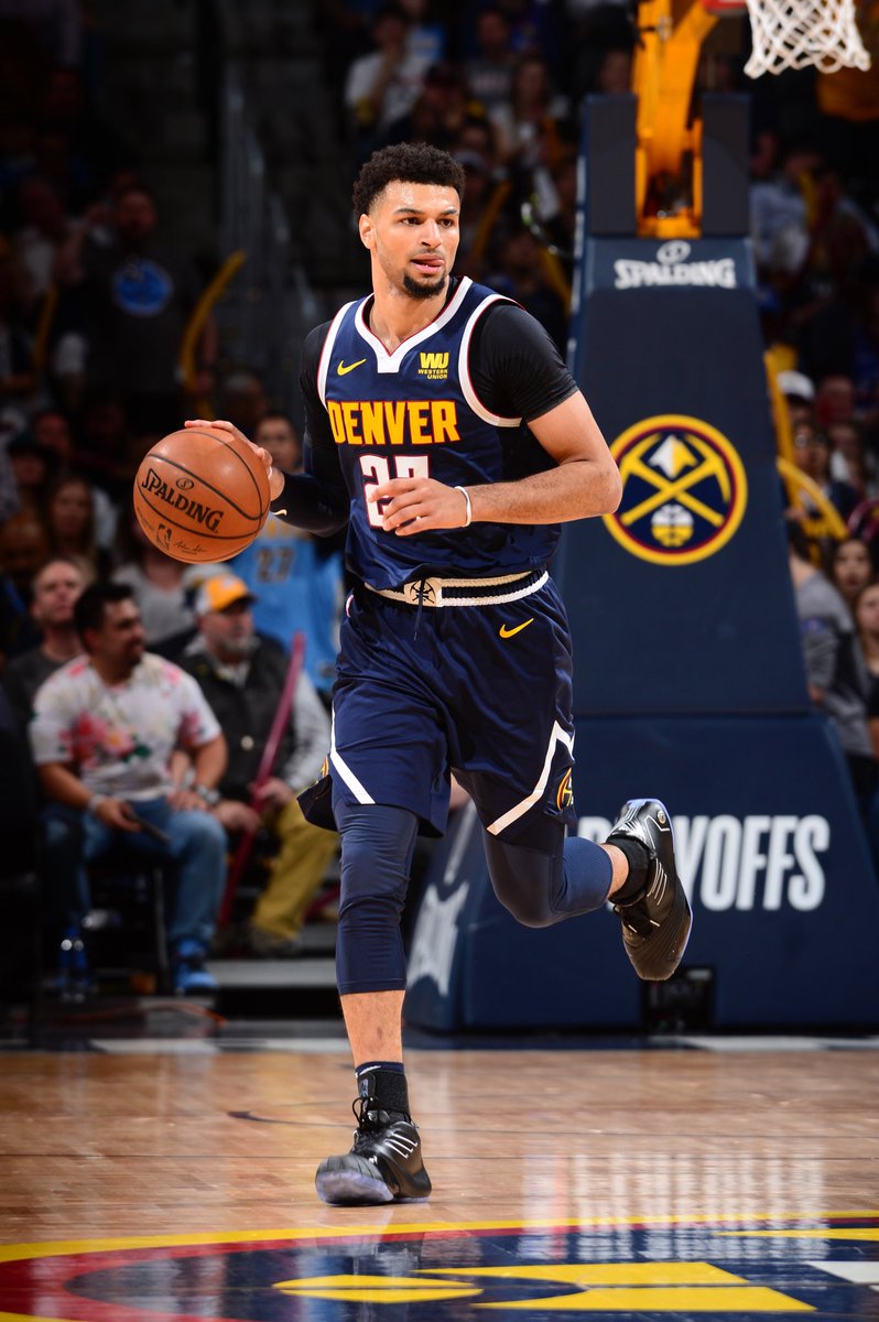 九游体育赛事直播费德勒在掘金比赛中比分优势明显，关键助攻引发热议！(费德勒大满贯20冠)